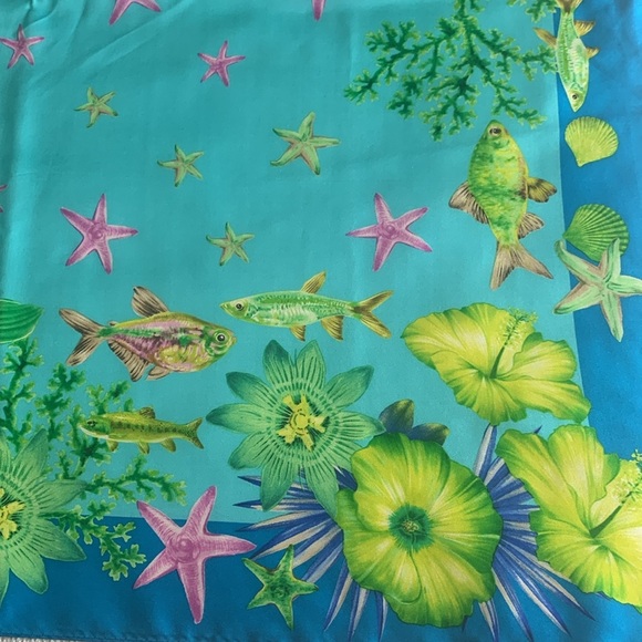 Echo square silk scarf, bright fish, and floral pattern - Picture 2 of 6